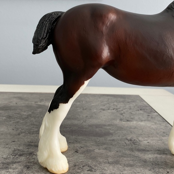 Breyer TSC 80th Anniversary Alba Clydesdale Mare - Picture 9 of 14